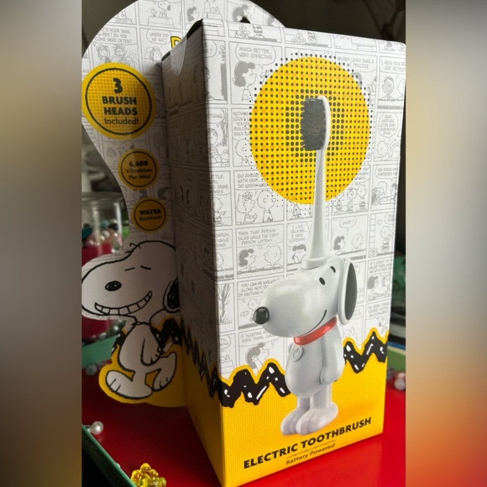 Peanuts Snoopy Electric Toothbrush - Black, White, Yellow